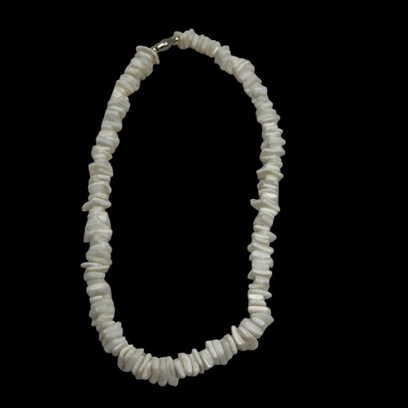 Vintage Shell Necklaces Lot of Three White‎ Chips Barrel Clasps - Picture 8 of 9